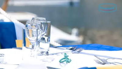 Coastal Charm: HomeHand Nautical Napkin Rings for Restaurants