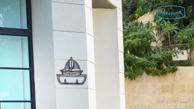 Brick Wall Decoration Ideas: Add a Nautical Welcome to Your Home